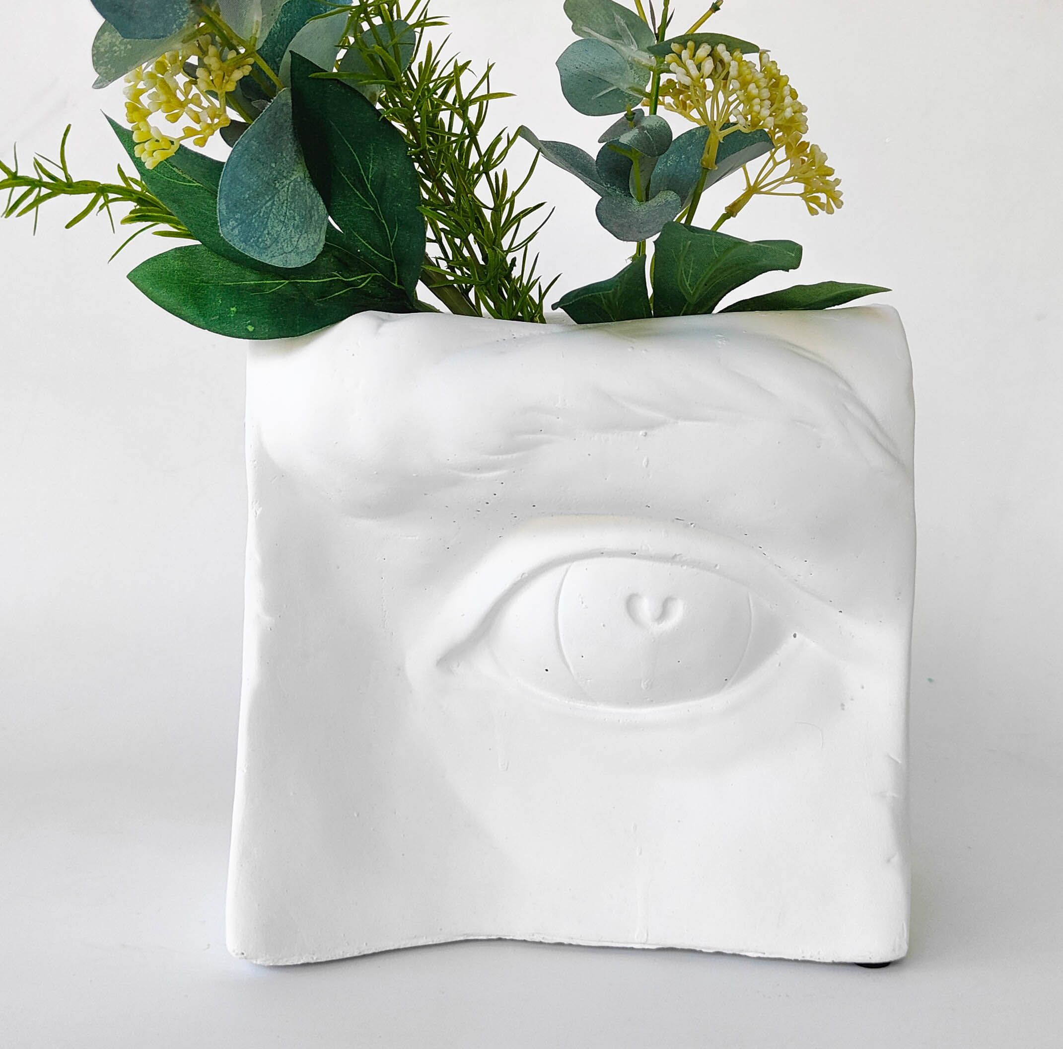 Jolie Eye Planter – White (H21 × 20 cm)